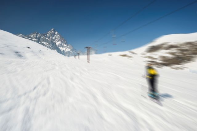 Sci movimento Offuscata nella suggestiva località alpina in Valle d'Aosta - Movingitalia.it