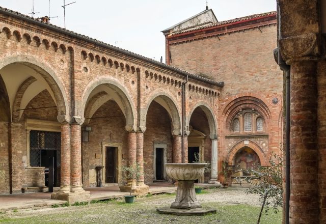 Chiesa di Santo Stefano ed Archi a Bologna
