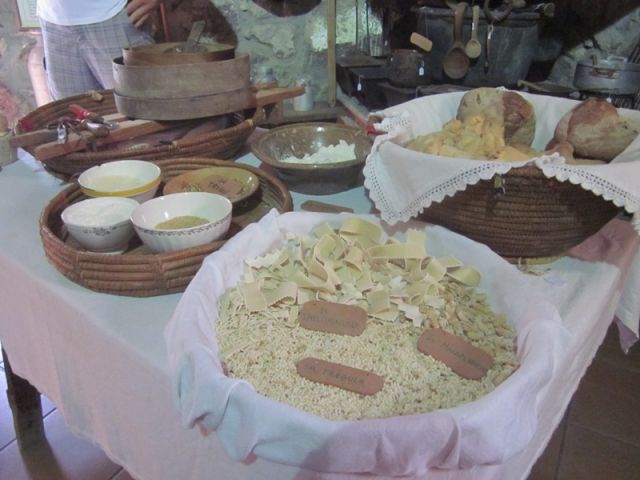 Pasta e pane prodotti tipici a Sant'Antioco - Movingitalia.it