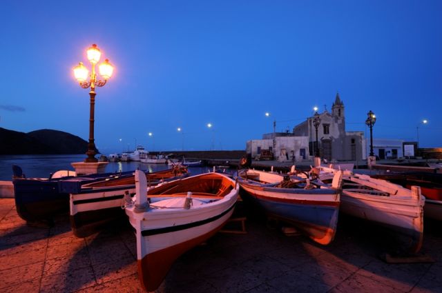 Marina Corta di sera sull'Isola di Lipari in Sicilia - Movingitalia.it