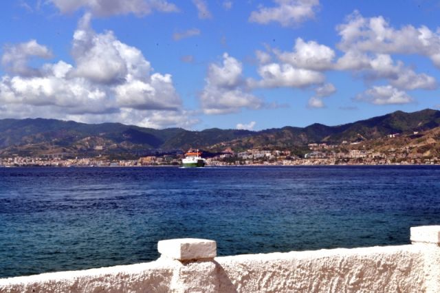 Panorama sullo stretto di Messina - Movingitalia.it