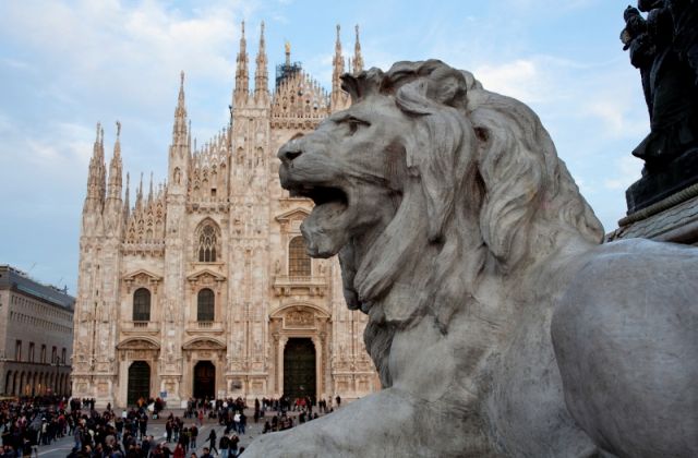 Statua leone a Milano - Movingitalia.it