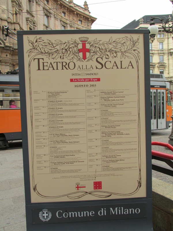 Insegna Teatro alla Scala a Milano - Movingitalia.it