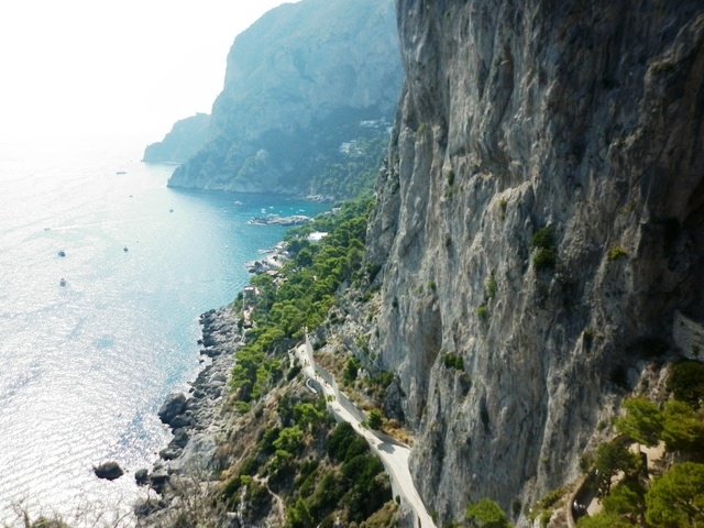 Scogliera a Capri - Movingitalia.it