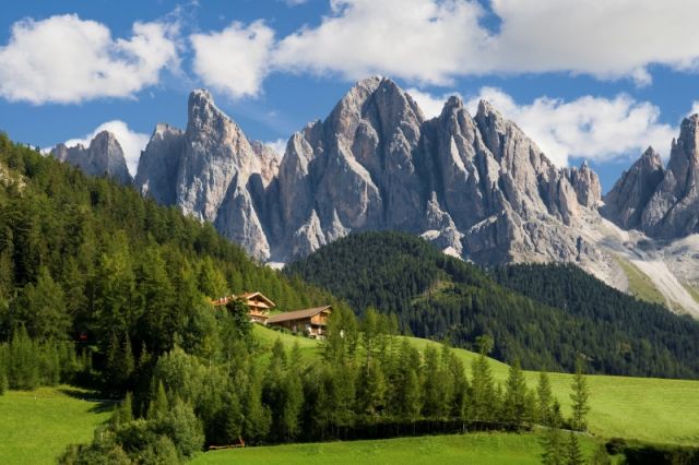 Foto panoramica delle Dolomiti in Trentino - Movingitalia.it