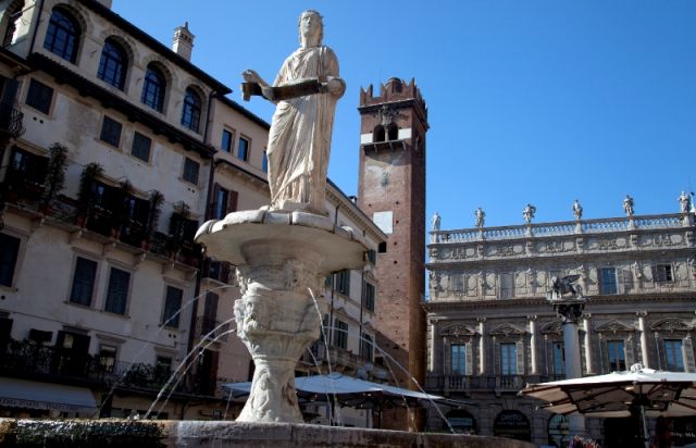 Torre e statua a Verona - Movingitalia.it